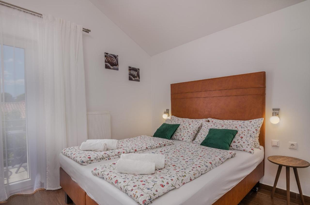 Apartment Marina Malinska Eksteriør billede